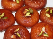 Buy Famous Arcot Makkan Peda Sweet Online in Chennai The plate is filled with Indian sweets, known as makkan-peas, displaying their delightful texture.